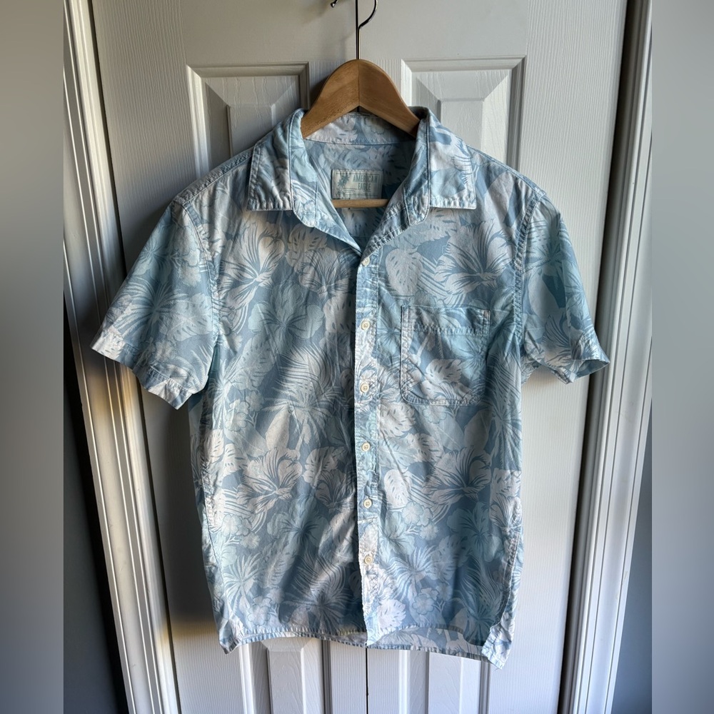 American Eagle Mens Blue Floral Print Short Sleeve Button Down Shirt Size Small